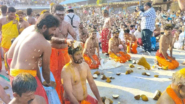  కురబ జాతరకు వెల్లువెత్తిన జనం