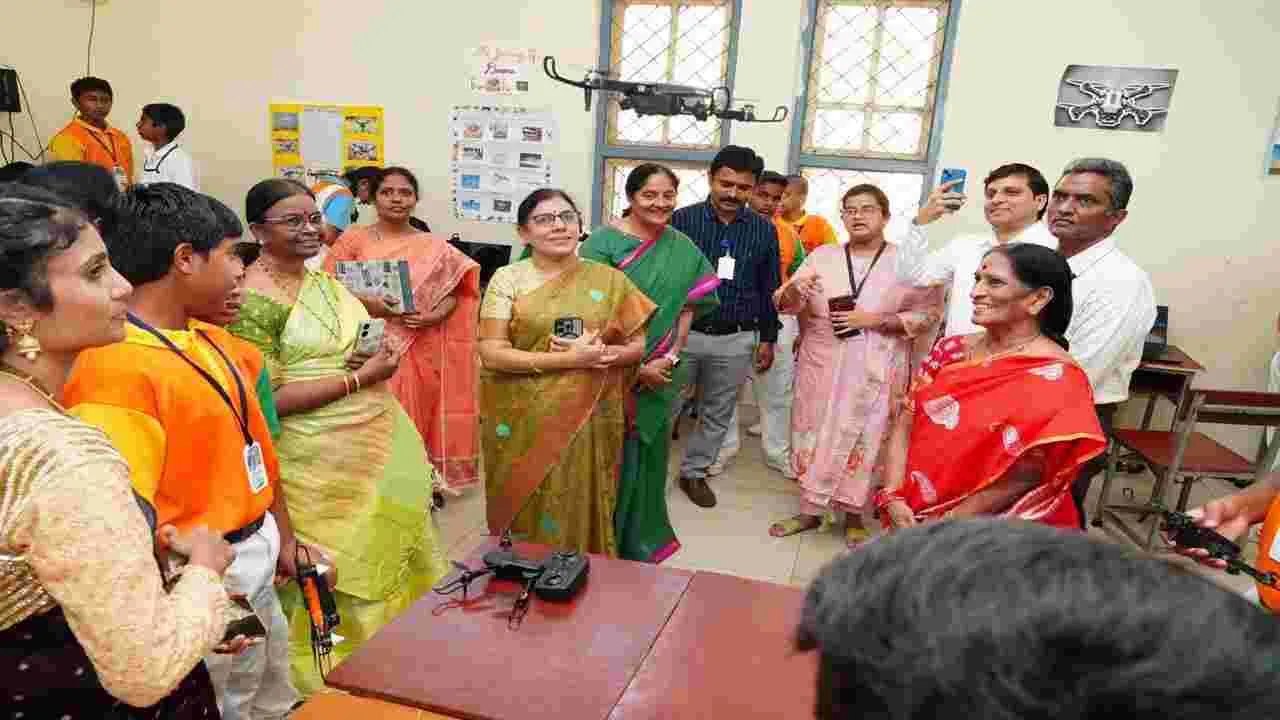 సమాజహిత ప్రాజెక్టులు చేయండి