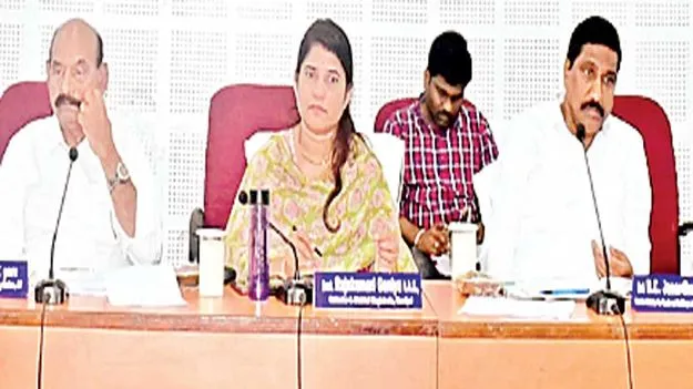 తాగునీటి ఎద్దడి నివారణకు చర్యలు చేపట్టండి