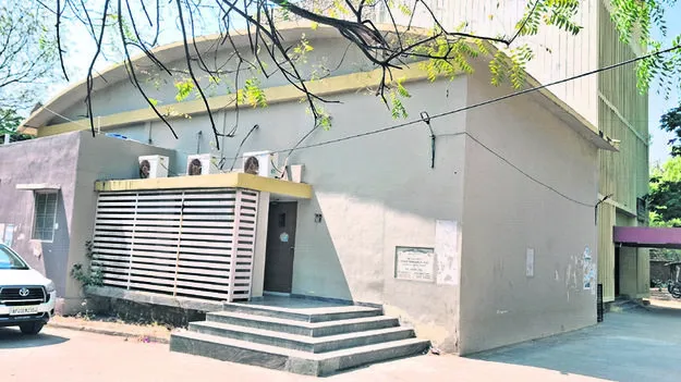 BUILDING : నిరుపయోగంగా అభ్యుదయ భవన