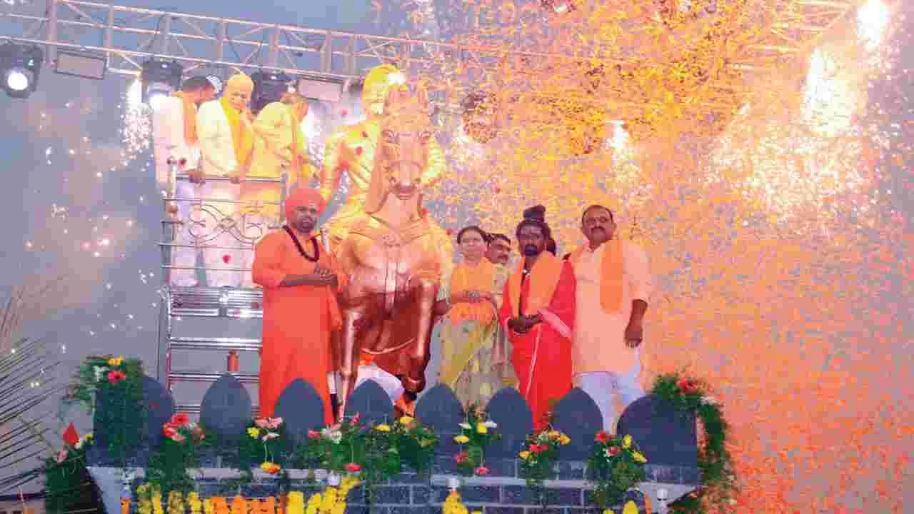శివాజీ స్ఫూర్తిని గుండెల్లో నింపుకోవాలి