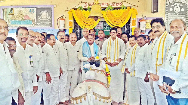 ప్రతిష్టాత్మకంగా గోదావరి పుష్కరాలు నిర్వహిస్తాం