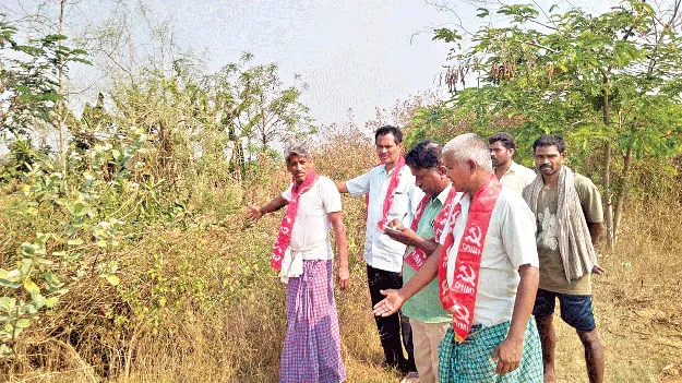 కాలువపై ఆక్రమణలు తొలగించండి