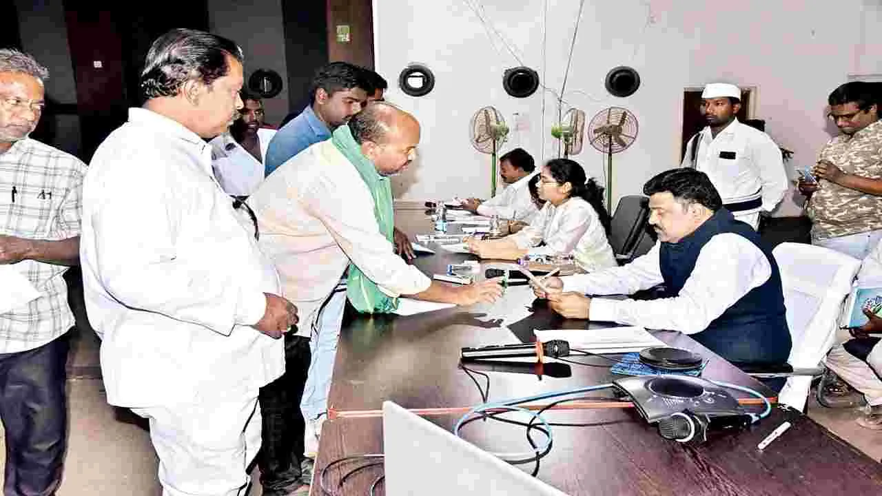 మెమోలు జారీ చేయండి