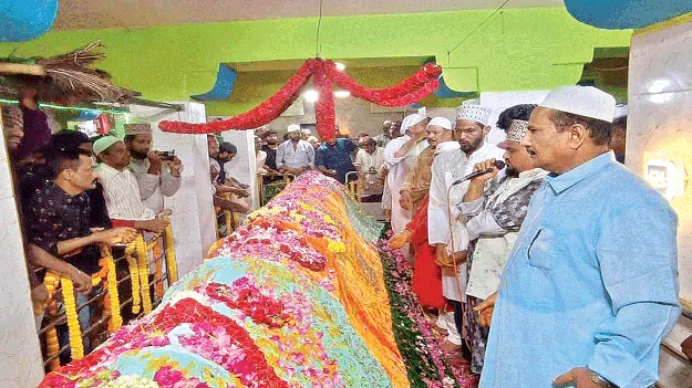 మదీనా దర్గాలో వైభవంగా చందనోత్సవం