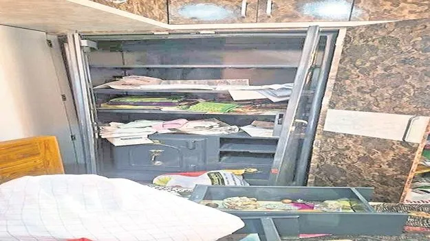 Thefts : దొంగల్లారా.. దొరికిపోండి..!