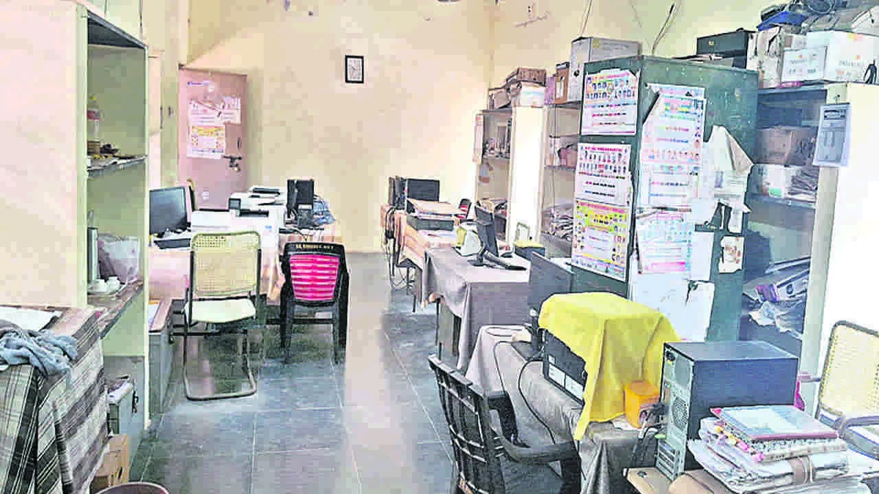 VISIT : కొరవడిన సమయపాలన