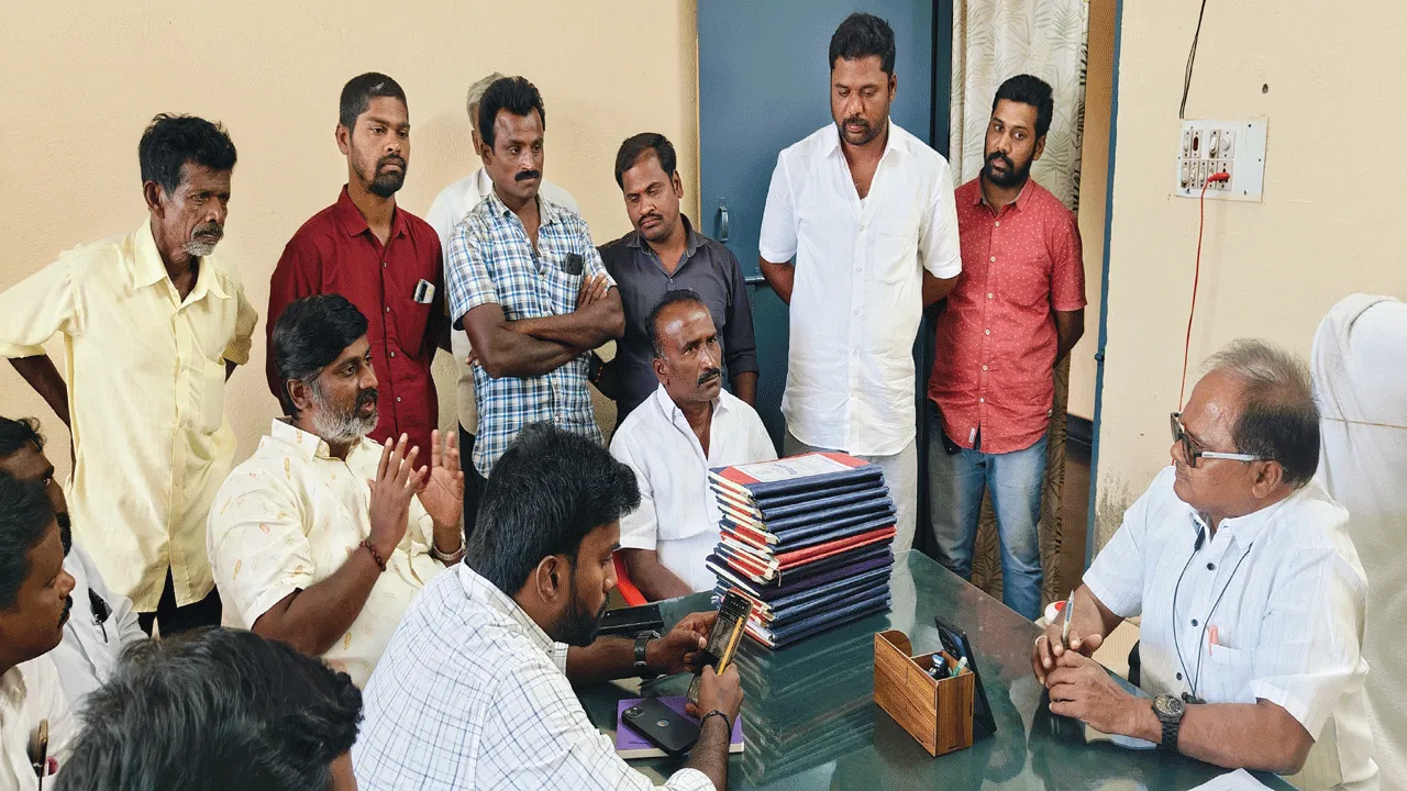 రుణాలకు అర్హులను ఎంపిక చేయండి