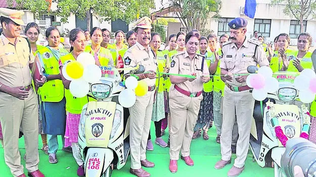 Sp Shakti మహిళల భద్రతకు ప్రాధాన్యం: ఎస్పీ