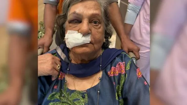 Wheel Chair Denied in Airport: ఢిల్లీ ఎయిర్‌పోర్టులో షాకింగ్ ఉదంతం.. వీల్‌చెయిర్ దొరక్క కిందపడి గాయాలపాలైన వృద్ధురాలు
