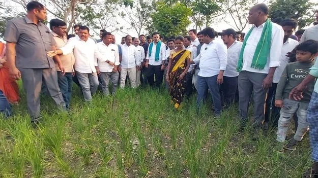 సాగునీటి కోసం అన్నదాతలతో కలిసి పోరాటం