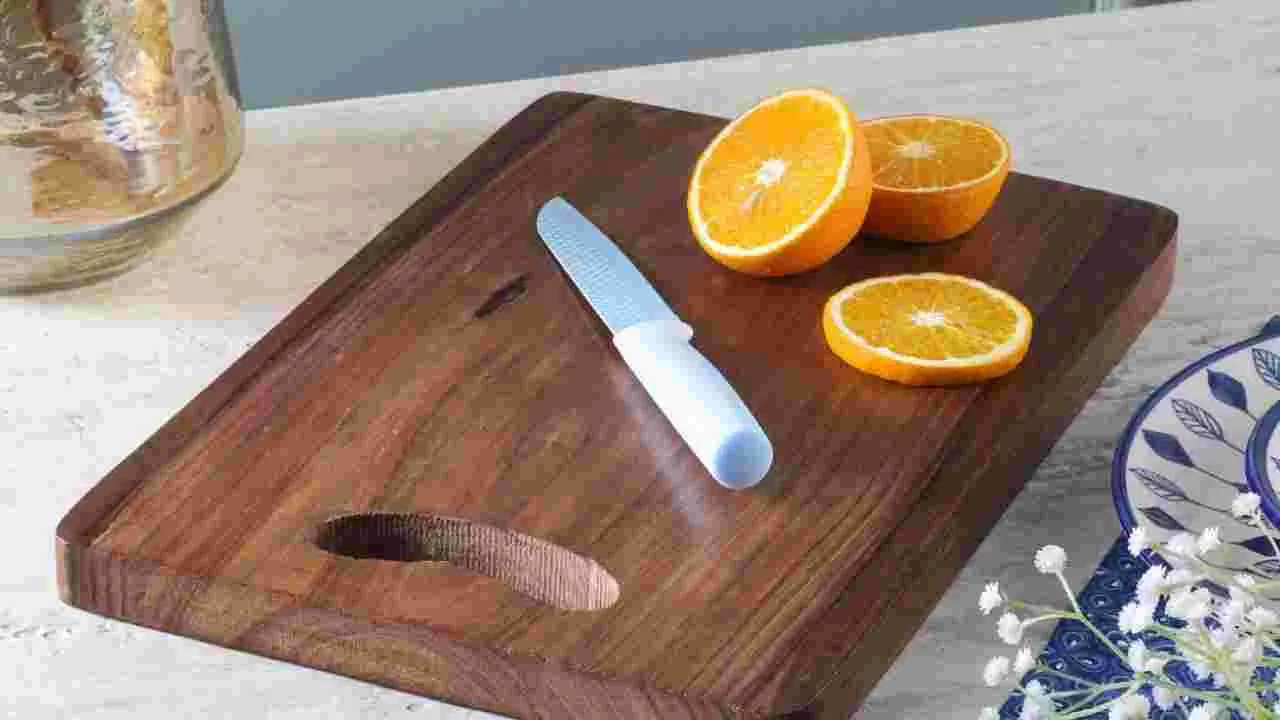 Wooden Cutting board: కూరలు తరిగేందుకు చెక్క బోర్డు వాడివారికో హెచ్చరిక!
