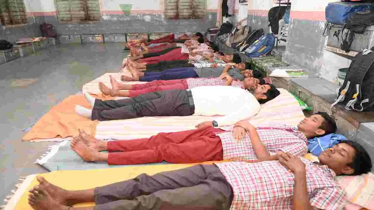 విద్యార్థుల ఆరోగ్యంపై ప్రత్యేక శ్రద్ధ