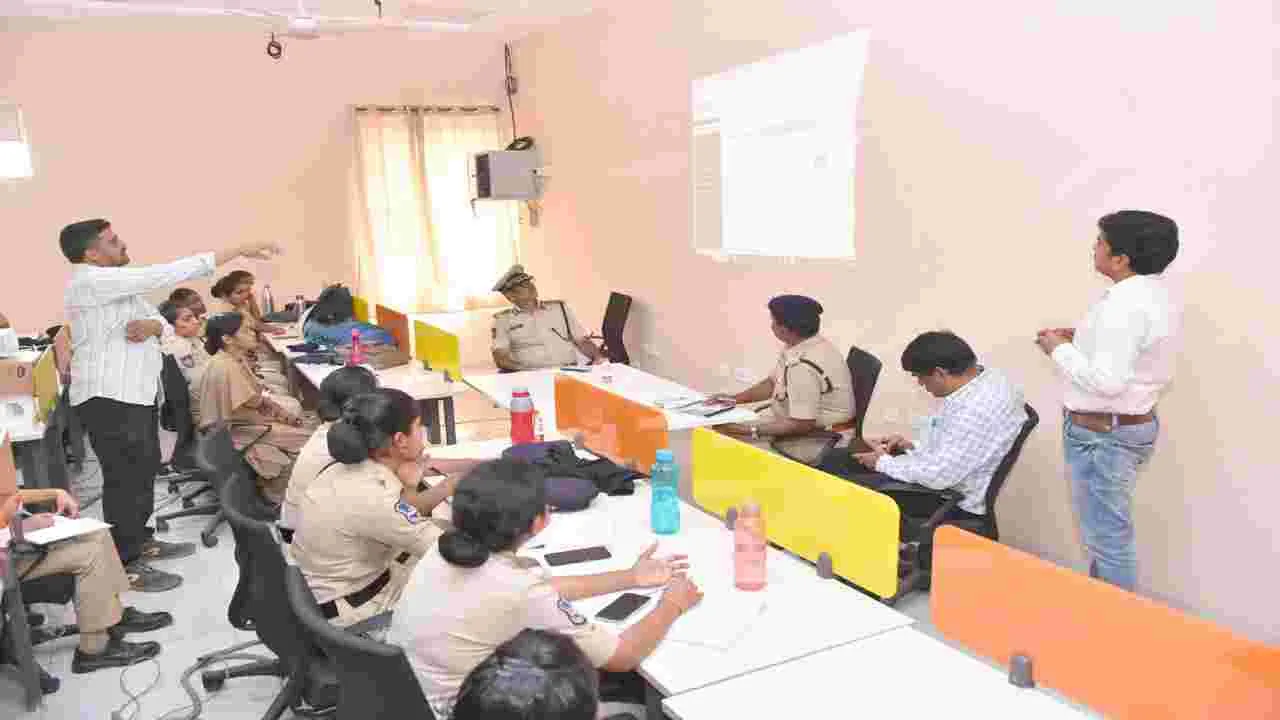 ఫోన్ కాల్తో అందుబాటులోకి సైబర్ వారియర్