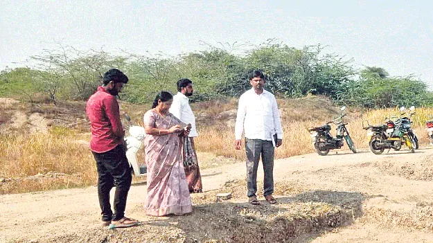 బోగస్ మస్టర్లు వేస్తే కఠిన చర్యలు