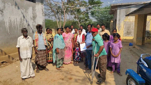 పాఠశాలలోని 3, 4, 5 తరగతుల విలీనాన్ని ఆపాలి