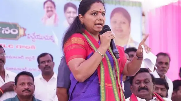 బీఆర్‌ఎస్‌ కార్యకర్తల్ని వేధిస్తే ఊరుకోం: కవిత