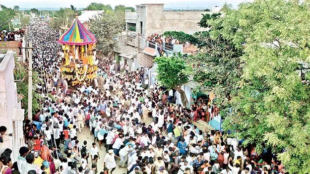 రమణీయం.. గోరంట్ల మాధవుడి రథోత్సవం