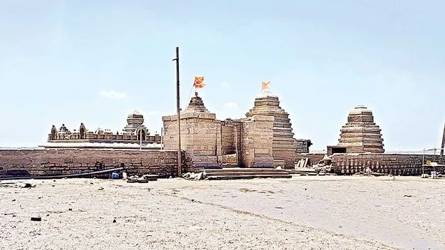 పూర్తిగా బయటపడిన సంగమేశ్వరాలయం