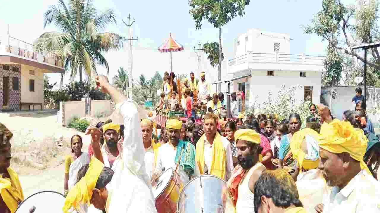 విగ్రహాలకు మండప ప్రవేశ పూజలు