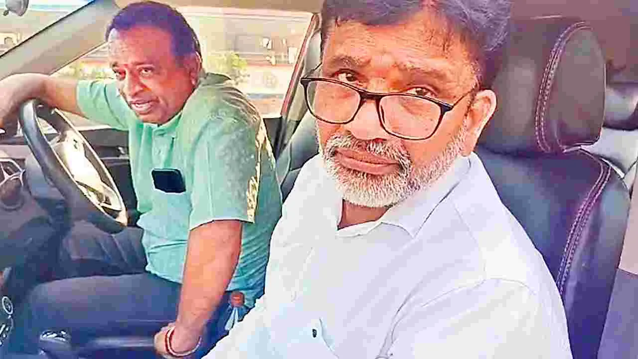 ఎమ్మెల్సీ అభ్యర్థికి తప్పిన ప్రమాదం