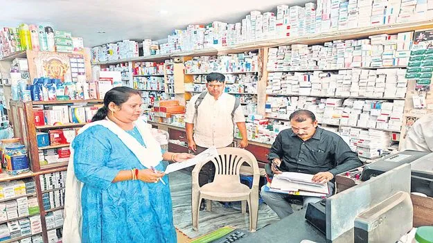 మందుల దుకాణాల్లో తనిఖీలు