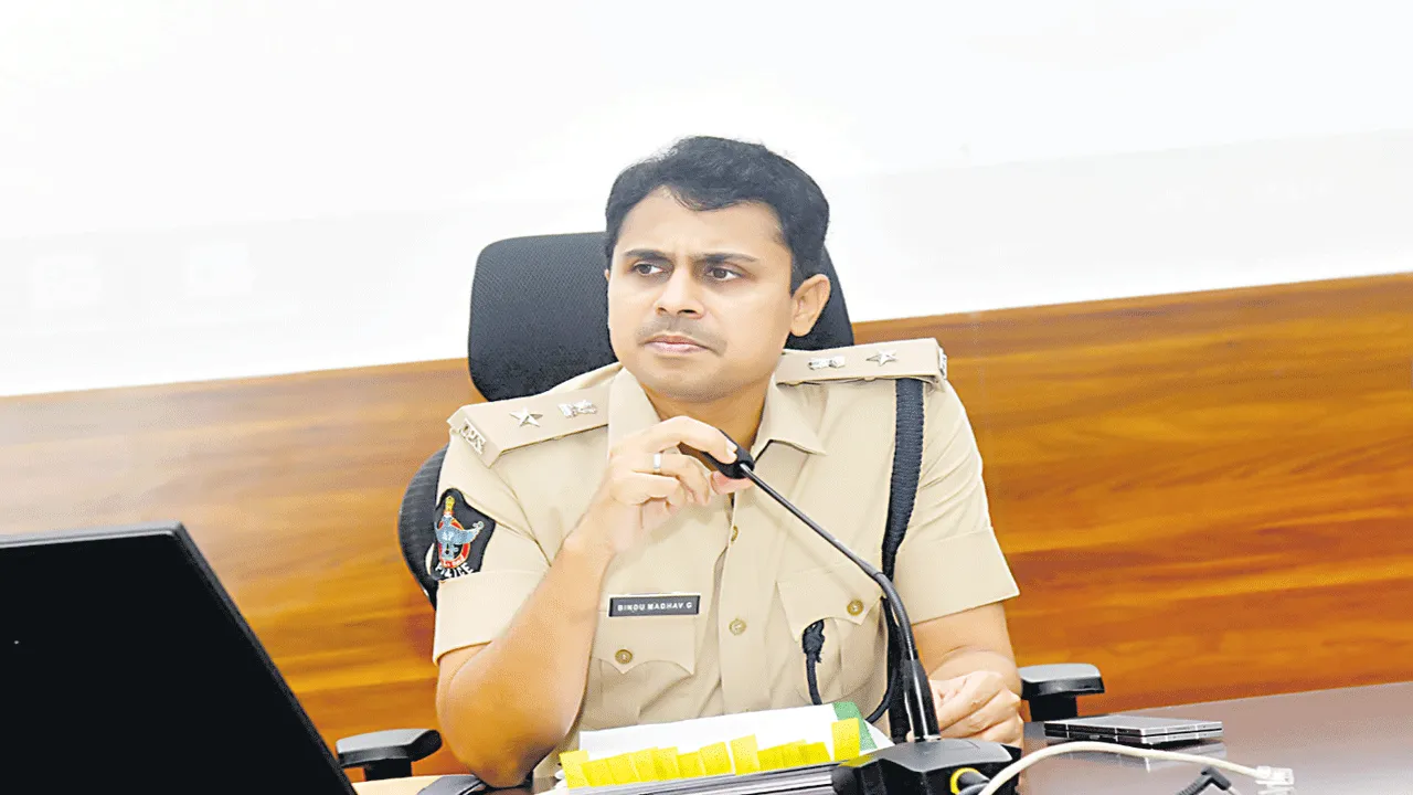ఫిర్యాదు చేస్తే రశీదు ఇవ్వాల్సిందే : ఎస్పీ