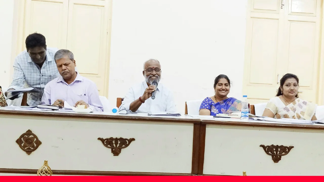 మేం పనీపాట లేకుండా వస్తున్నామా?