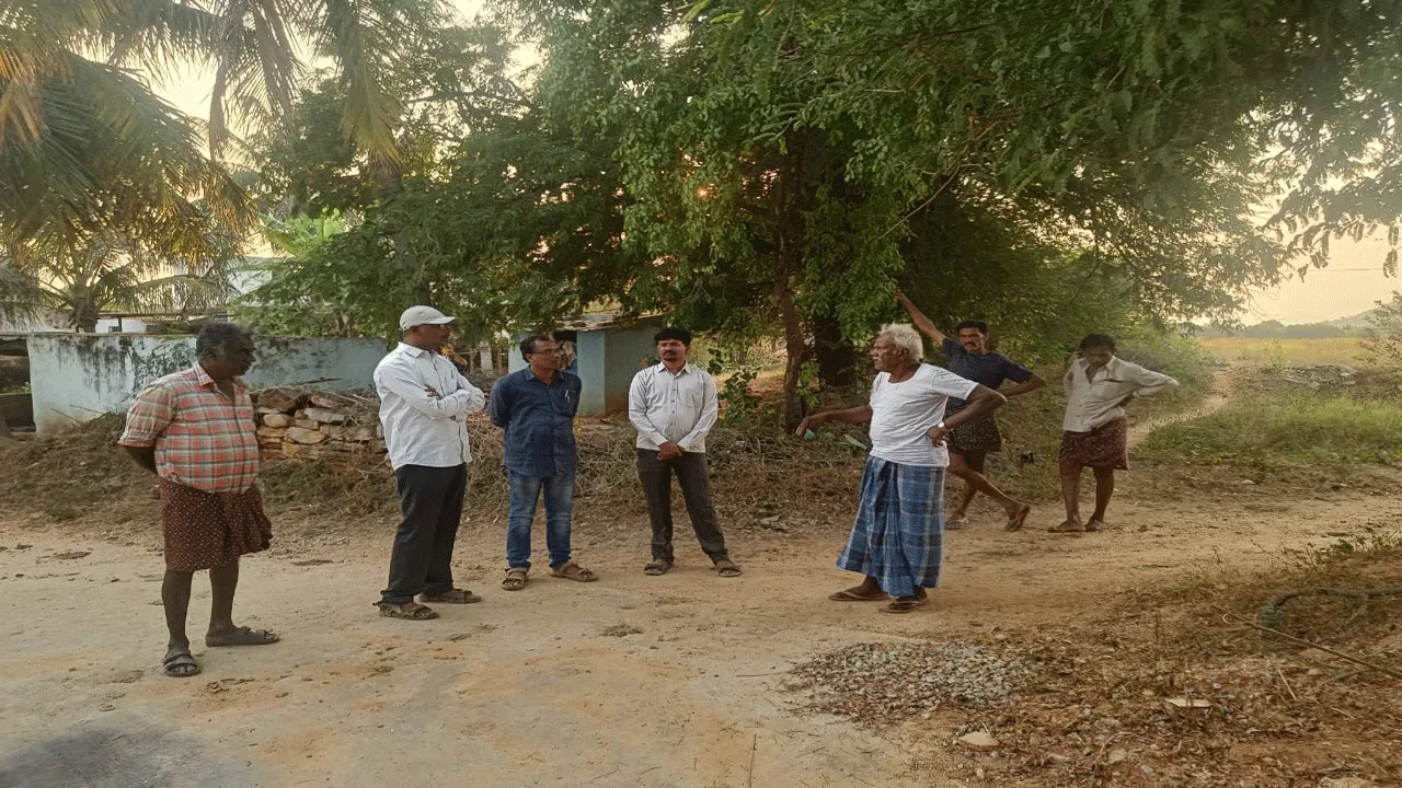 ముతకనవారిపల్లిలో టీడీపీ కుటుంబాలకు తాగునీరిస్తాం