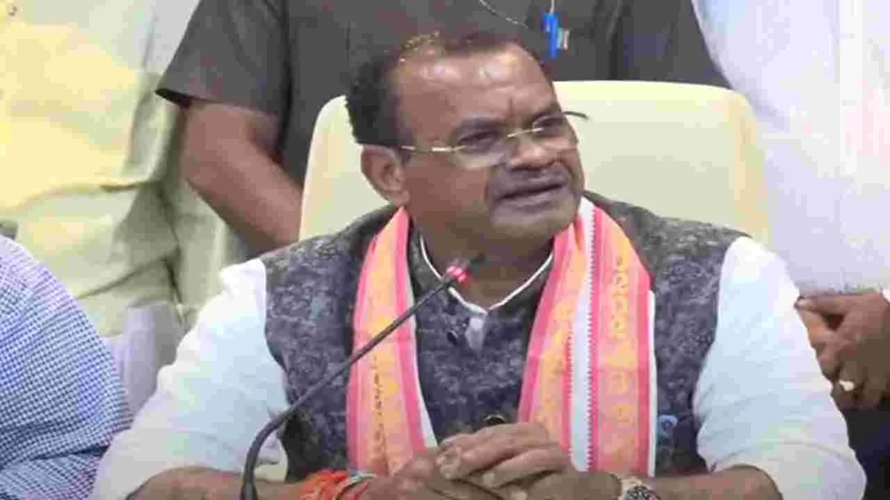 అటవీ ప్రాంత రహదారులకు ప్రాధాన్యం మంత్రి కోమటిరెడ్డి వెంకటరెడ్డి