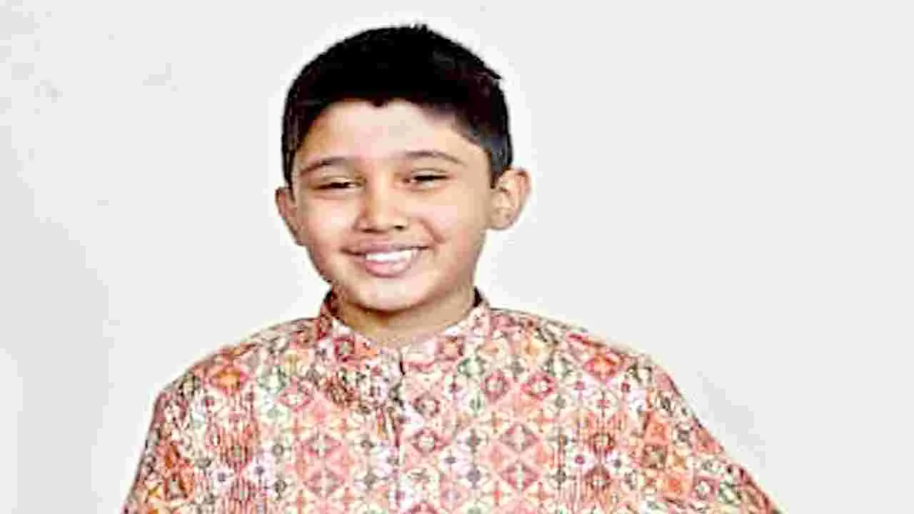 చిన్నారిని చిదిమేసిన లారీ