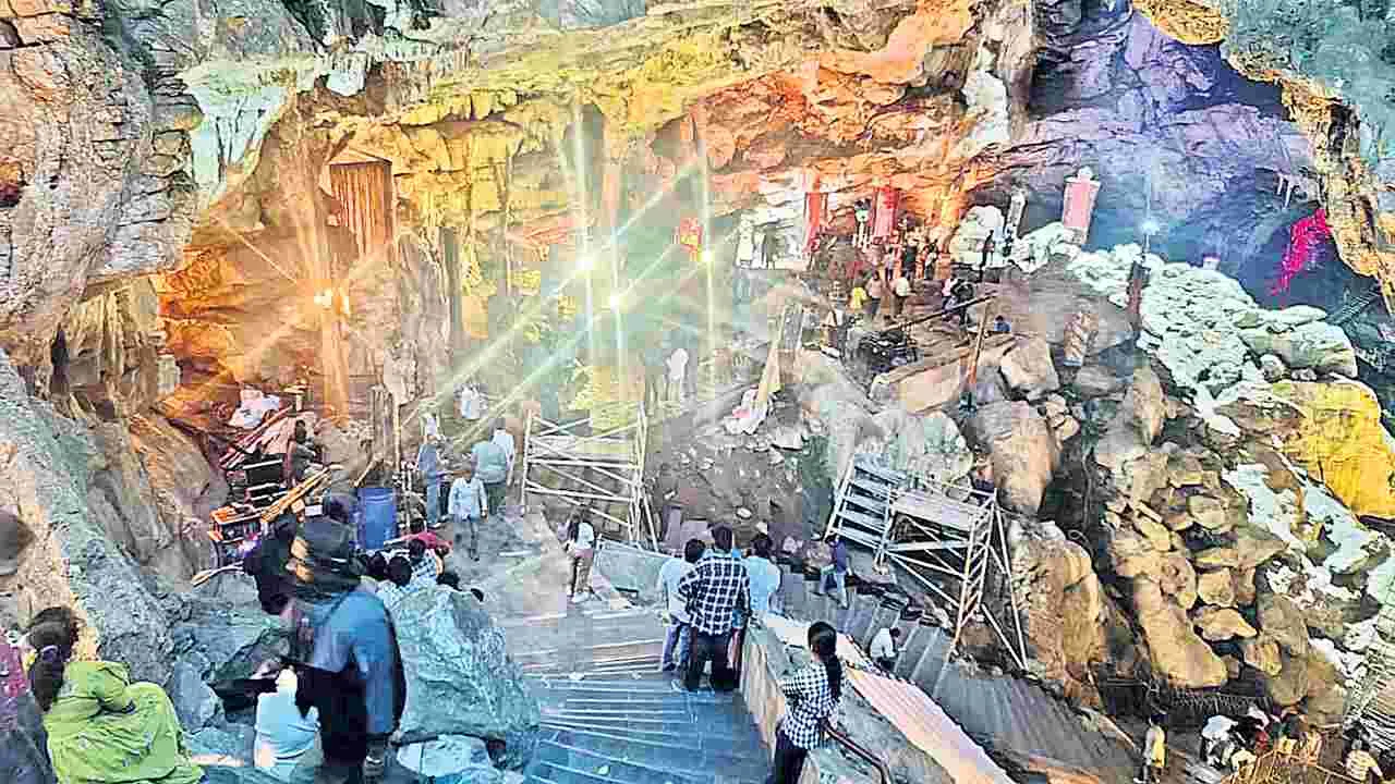 బొర్రా గుహల్లో షూటింగ్ సందడి