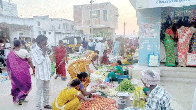 సంతలో సమస్యల తిష్ఠ