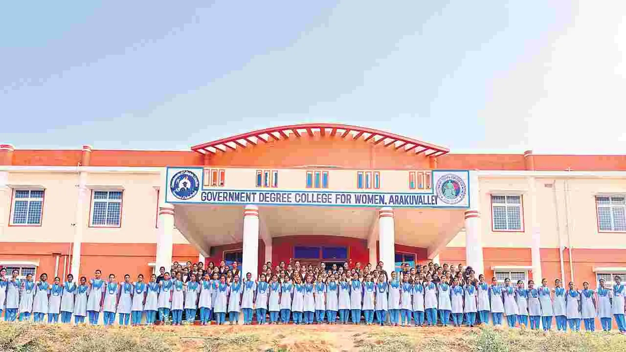 విద్యార్థినుల కష్టాలకు చెక్