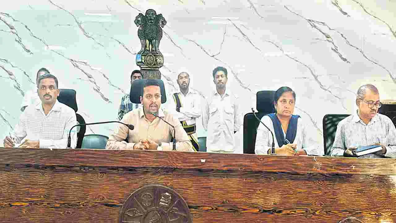 ఆశ్రమ పాఠశాలల నిర్వహణ మెరుగుపడాలి