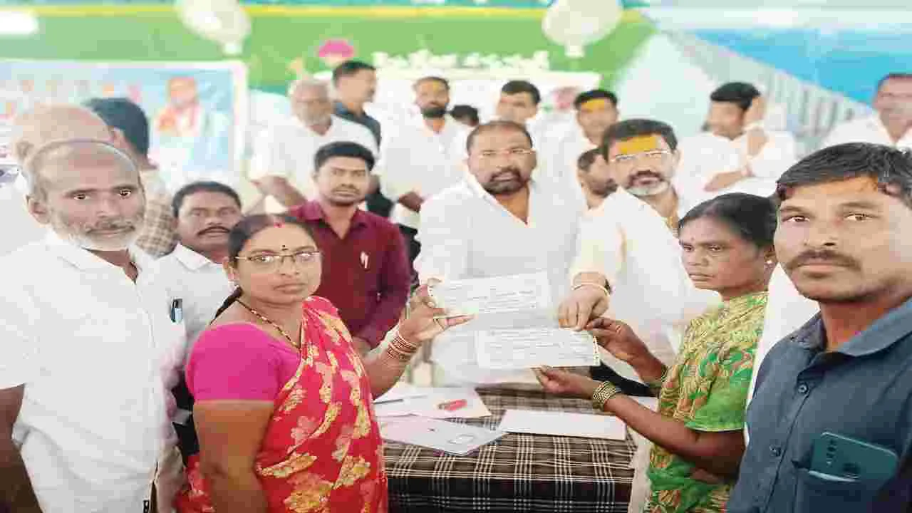 ఆడపడుచుల కుటుంబాలకు పెద్దన్న రేవంత్రెడ్డి