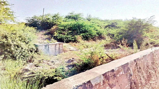 చెరువుల శిథిలావస్థ..