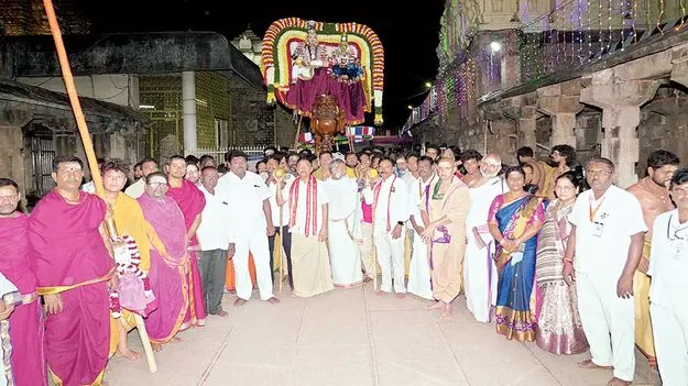 సూర్యప్రభ వాహనంపై మహానందీశ్వరుడు