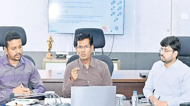 ఆధార్‌ నమోదులో అక్రమాలపై క్రిమినల్‌ కేసులు 