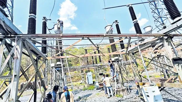 సీలేరు జలవిద్యుత్‌ కేంద్రం స్విచ్‌యార్డులో మంటలు