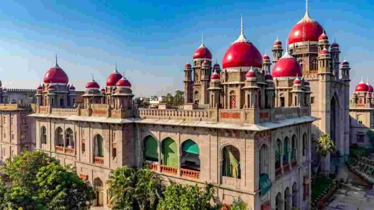 High Court: ప్రైవేటు ఆస్తులను నిషేధిత జాబితాలో చేర్చలేరు