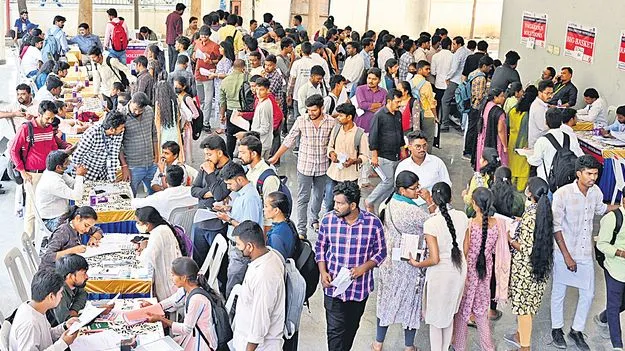 Job Fair: జేఎన్‌టీయూలో జాబ్‌ఫెయిర్‌ కు పోటెత్తిన నిరుద్యోగులు