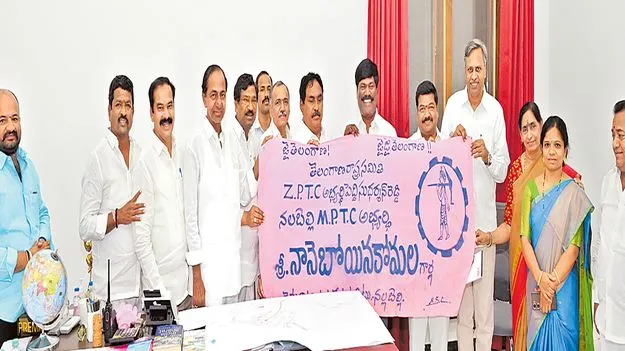 టీఆర్‌ఎస్‌ తొలి జెండా పునరావిష్కరణ