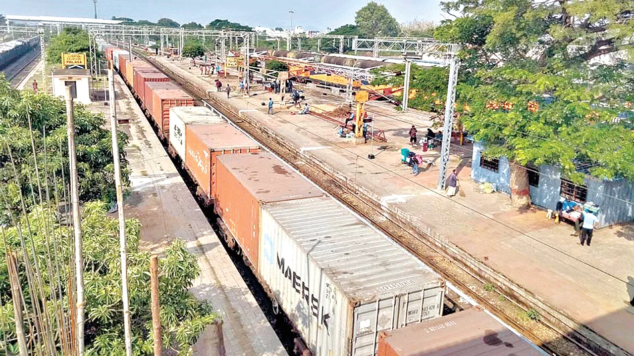 Railway: అంత ఆదాయాన్ని.. వదులుకుంటుందా?
