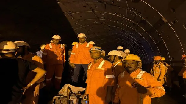 ఎస్‌ఎల్‌బీసీ టన్నెల్‌ పనుల్లో సింగరేణి రెస్క్యూ బృందాలు