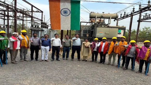 లైన్మెన్ సేవలు ప్రశంసనీయం