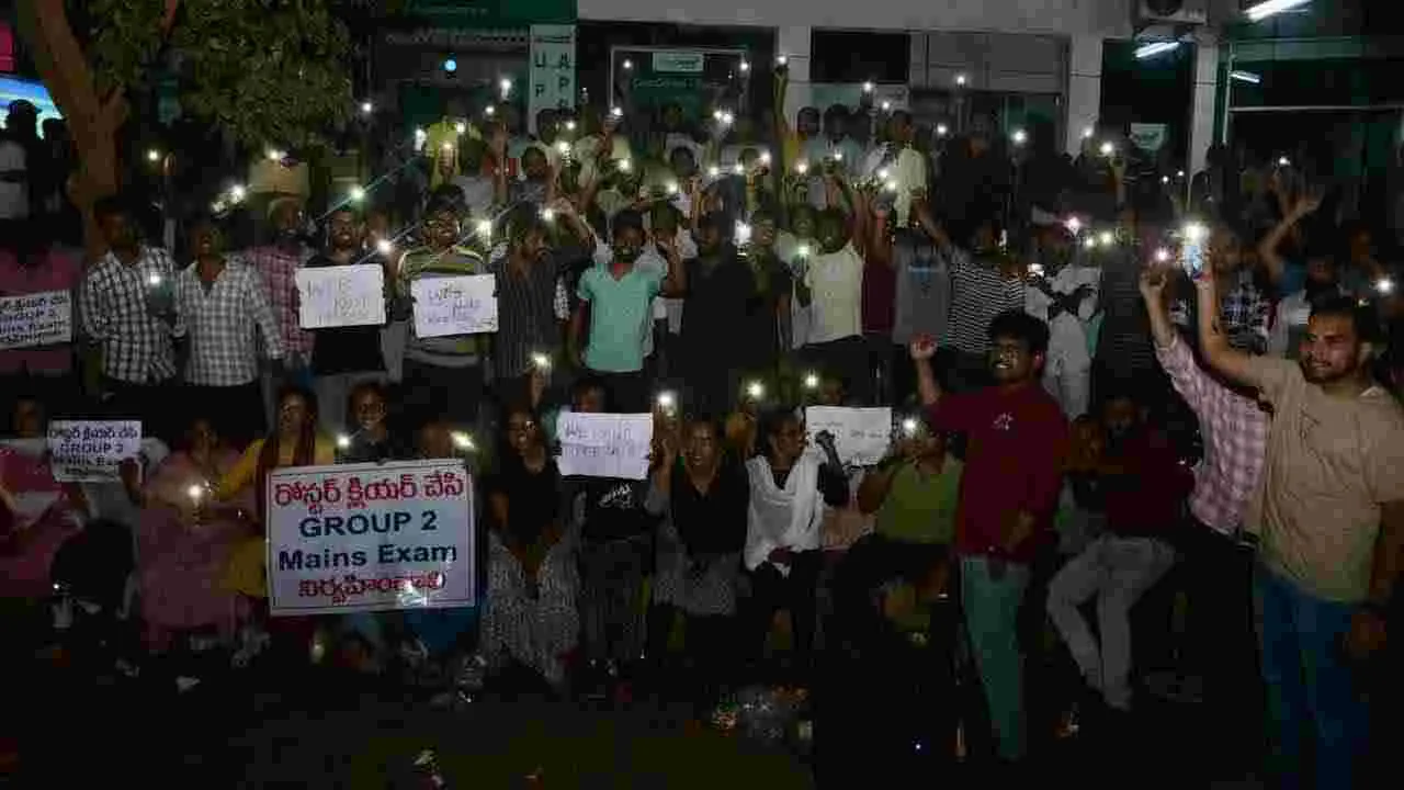 గ్రూప్‌-2 అభ్యర్థుల నిరసన