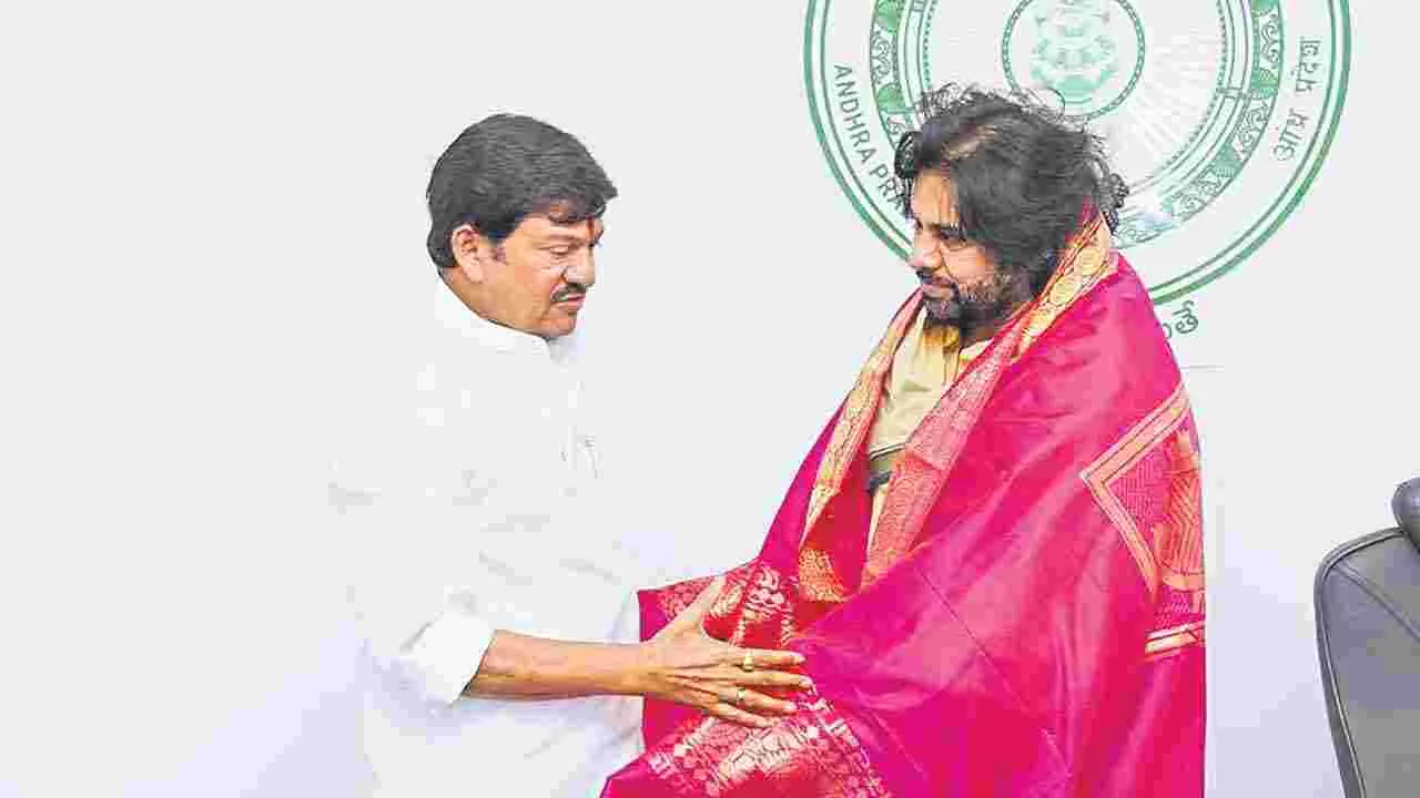 Pawan Kalyan: పవన్ కల్యాణ్తో రాజేంద్రప్రసాద్ భేటీ