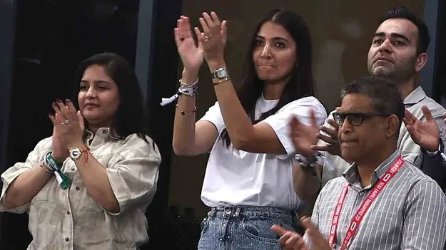 డ్రెస్సింగ్‌ రూమ్‌లోకి కుటుంబ సభ్యులకు నో ఎంట్రీ!