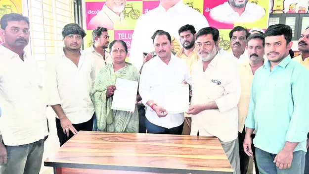 MLA : రాజకీయాలకు అతీతంగా సీఎంఆర్‌ఎఫ్‌ పంపిణీ